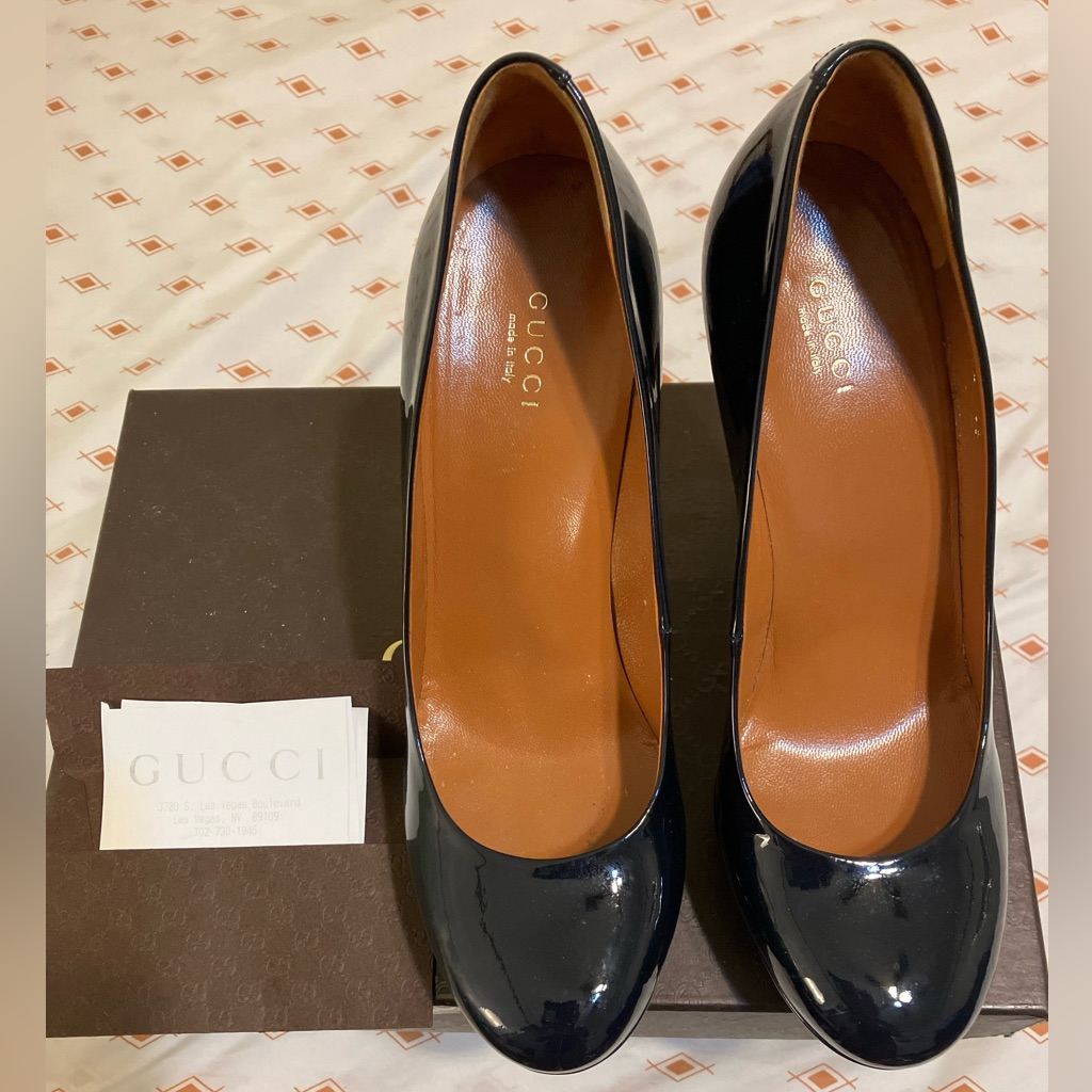 Gucci Vernice Crystal Navy Blue Patent Leather Platform Pump.
